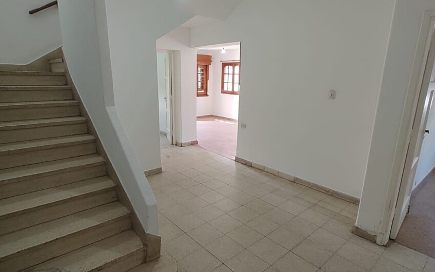 VENDO CASA DE 5 DORM  B° GENERAL PAZ