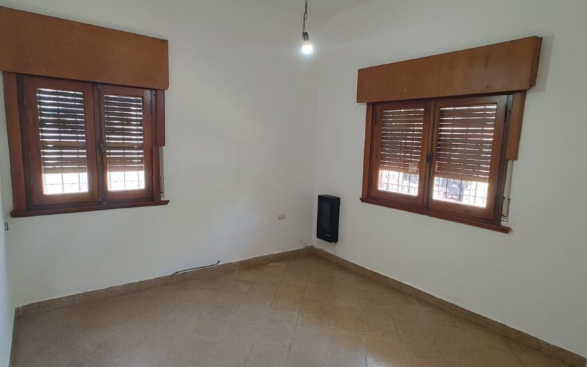 VENDO CASA DE 5 DORM  B° GENERAL PAZ