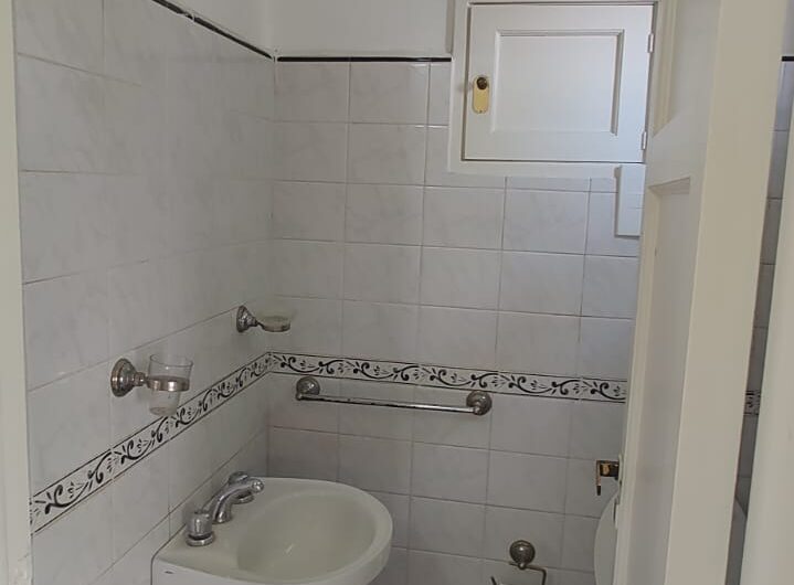 VENDO CASA DE 5 DORM  B° GENERAL PAZ