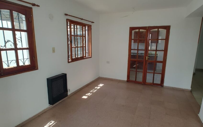 VENDO CASA DE 5 DORM  B° GENERAL PAZ
