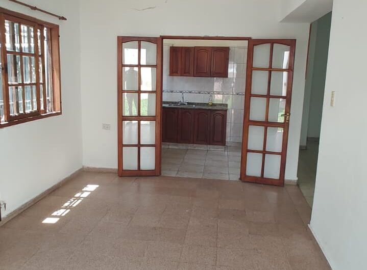 VENDO CASA DE 5 DORM  B° GENERAL PAZ