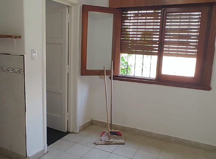VENDO CASA DE 5 DORM  B° GENERAL PAZ