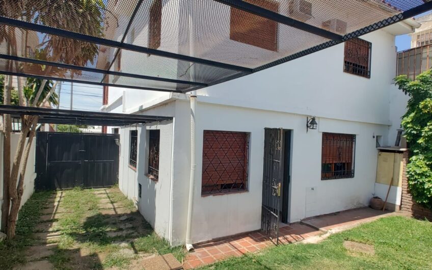 VENDO CASA DE 5 DORM  B° GENERAL PAZ