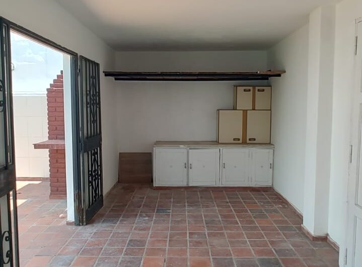 VENDO CASA DE 5 DORM  B° GENERAL PAZ