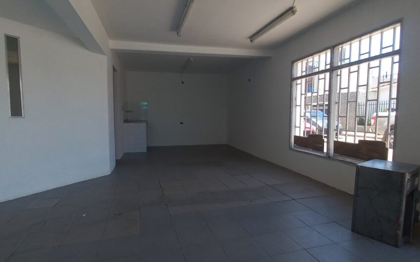 Alquilo Local Comercial sobre Av. Amadeo Sabattini 2900