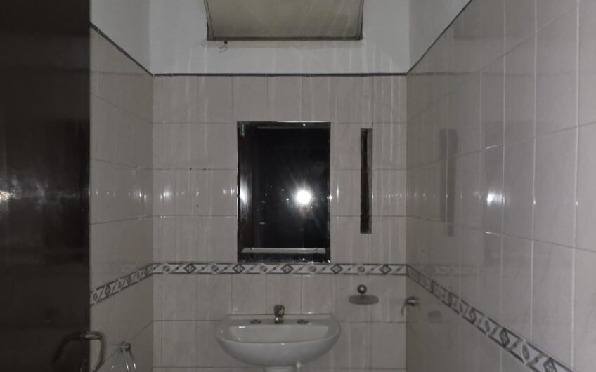 Alquilo Local Comercial sobre Avenida Amadeo Sabattini 2100