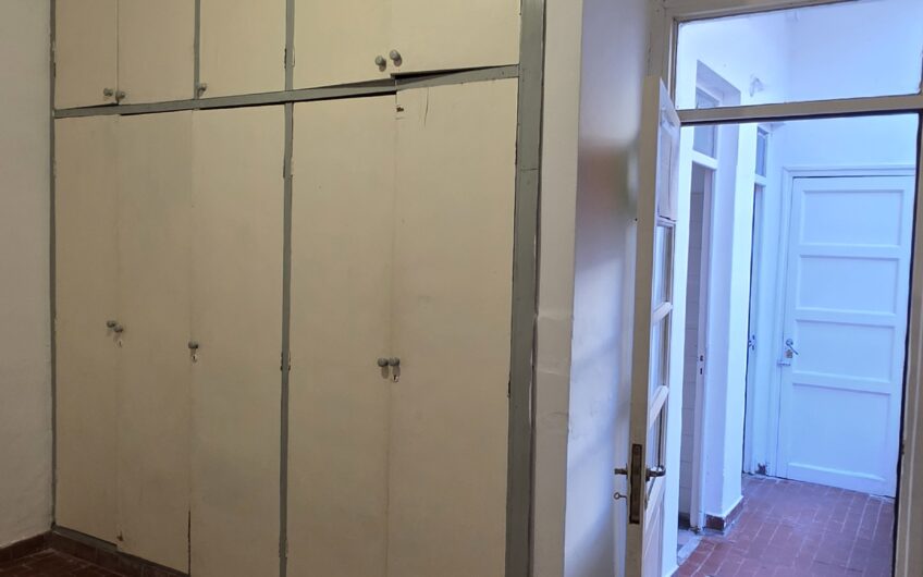 Vendo Departamento B° Nueva Córdoba. A 4 cuadras del Parque las Tejas.  A refaccionar.