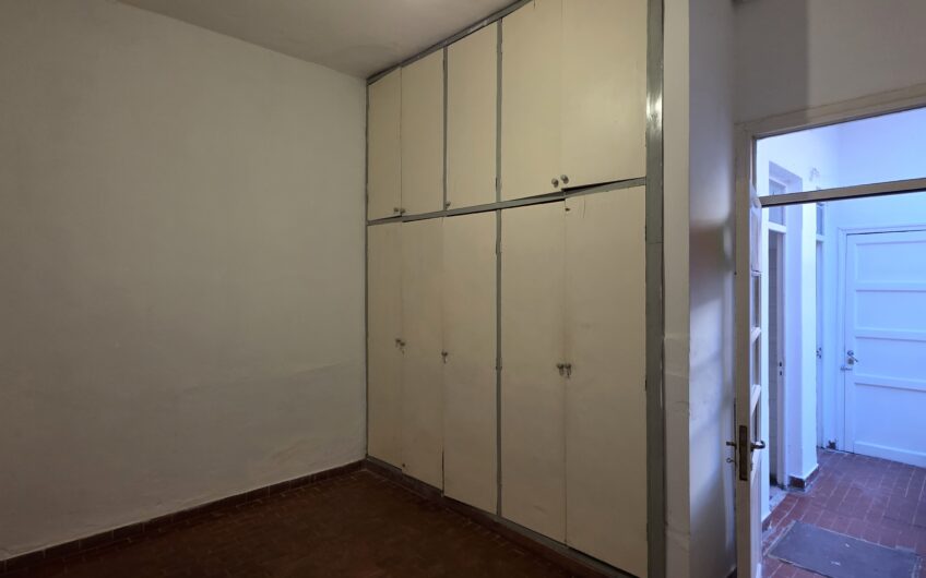 Vendo Departamento B° Nueva Córdoba. A 4 cuadras del Parque las Tejas.  A refaccionar.