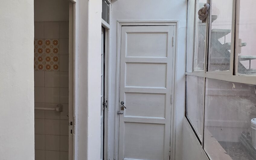 Vendo Departamento B° Nueva Córdoba. A 4 cuadras del Parque las Tejas.  A refaccionar.