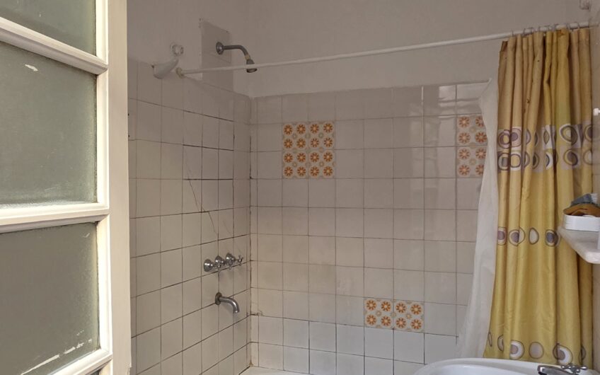 Vendo Departamento B° Nueva Córdoba. A 4 cuadras del Parque las Tejas.  A refaccionar.