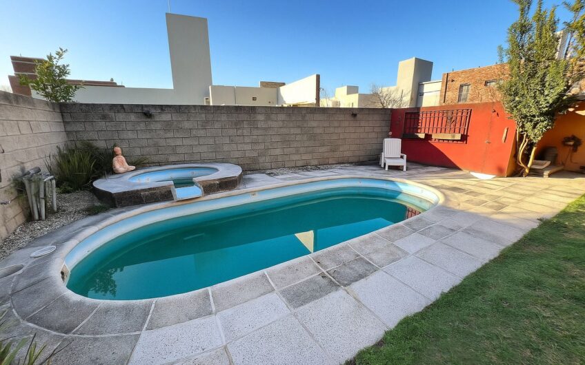 HERMOSA PROPIEDAD EN VENTA EN ALTOS DE MANANTIALES